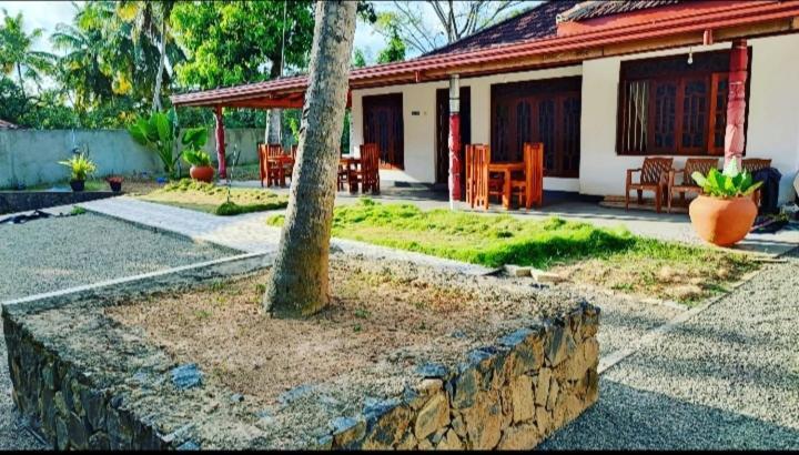 Tharurashmi Sea Pond Vila - Hiriketiya Dikwella Bagian luar foto